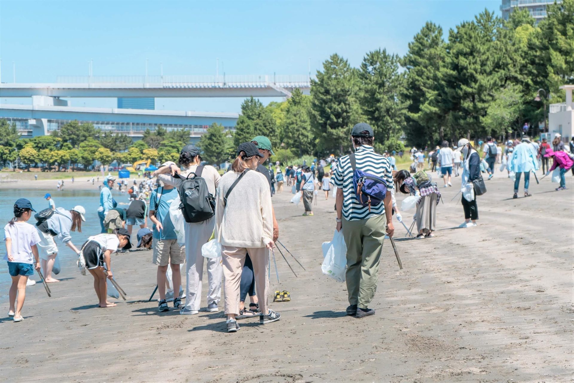 東京ベイお台場クリーンアップ大作戦は、東京湾の環境保全を目的とした清掃活動で、毎年6月、9月、11月に開催されています。